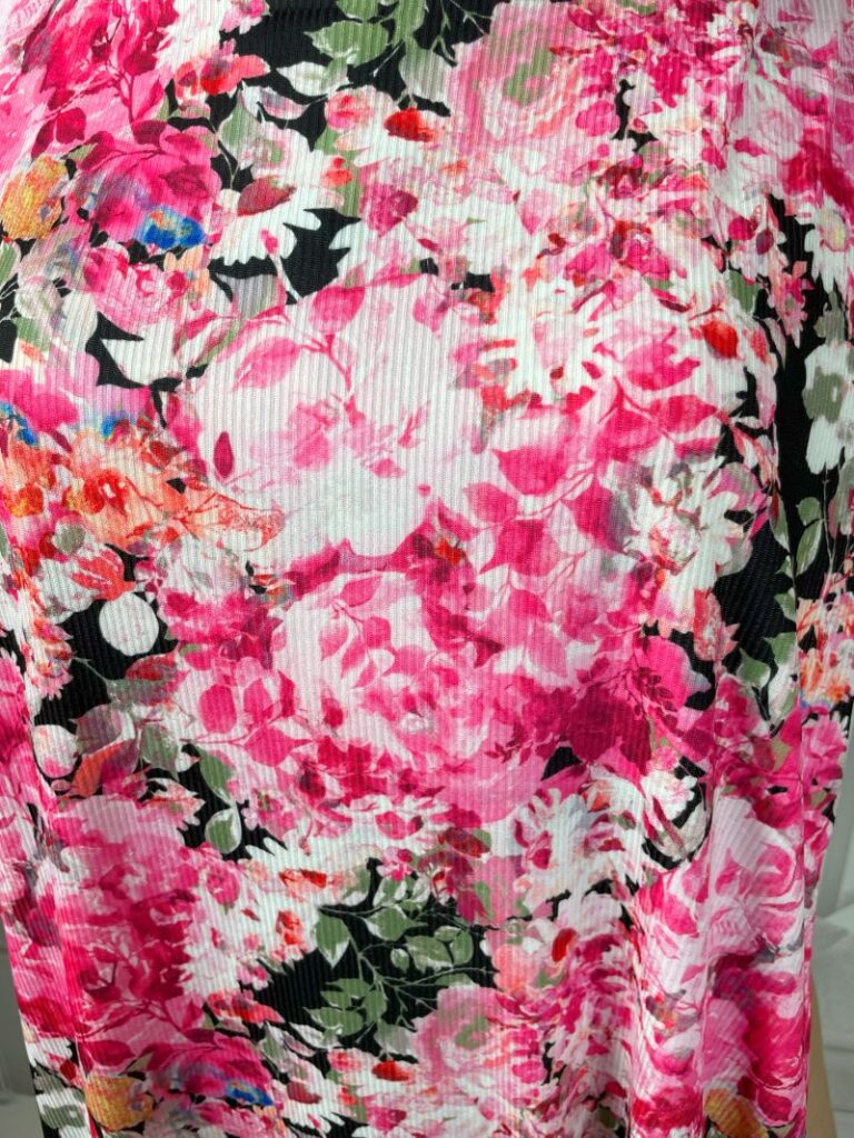 Sukienka Prążek z Rozcięciem Róż Sukienka Prążek z Rozcięciem Róż