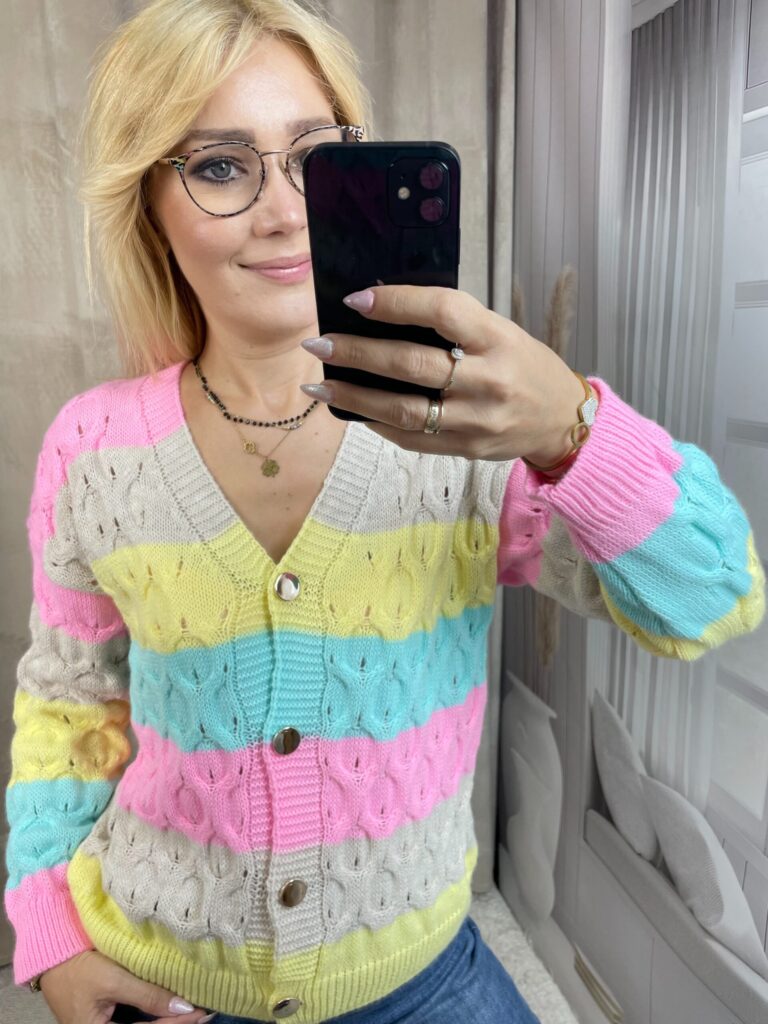 Sweter Ażurowy w Pasy Róż Sweter Ażurowy w Pasy Róż