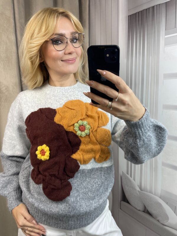 Sweter z Kwiatami 3D Szary