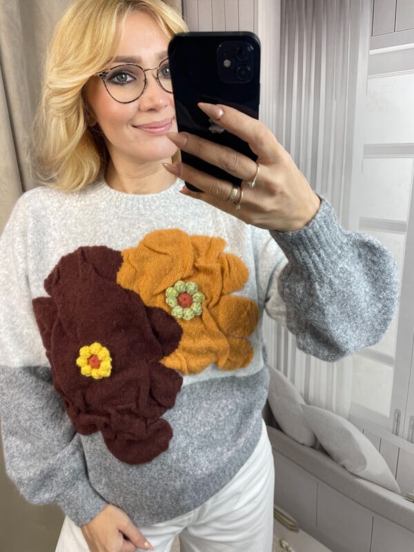 Sweter z Kwiatami 3D Szary