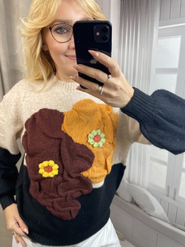 Sweter z Kwiatami 3D Beżowy