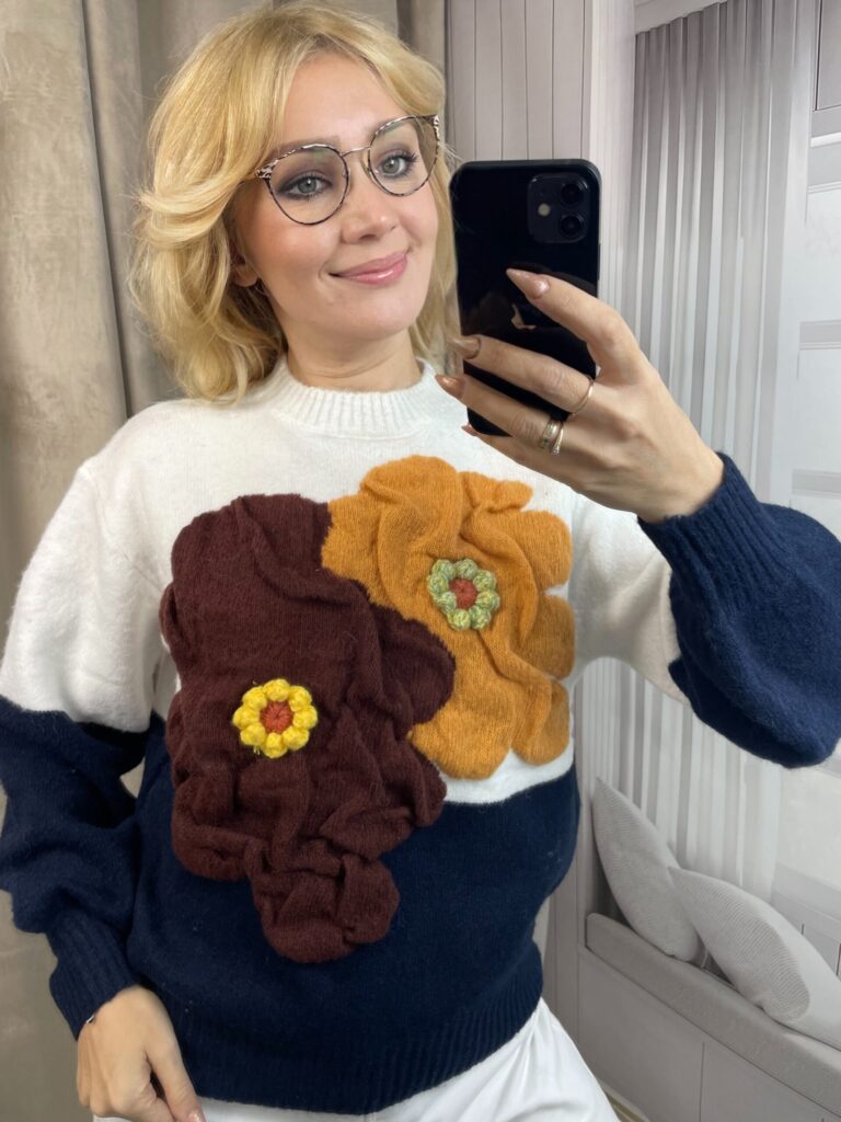 Sweter z Kwiatami 3D Biały