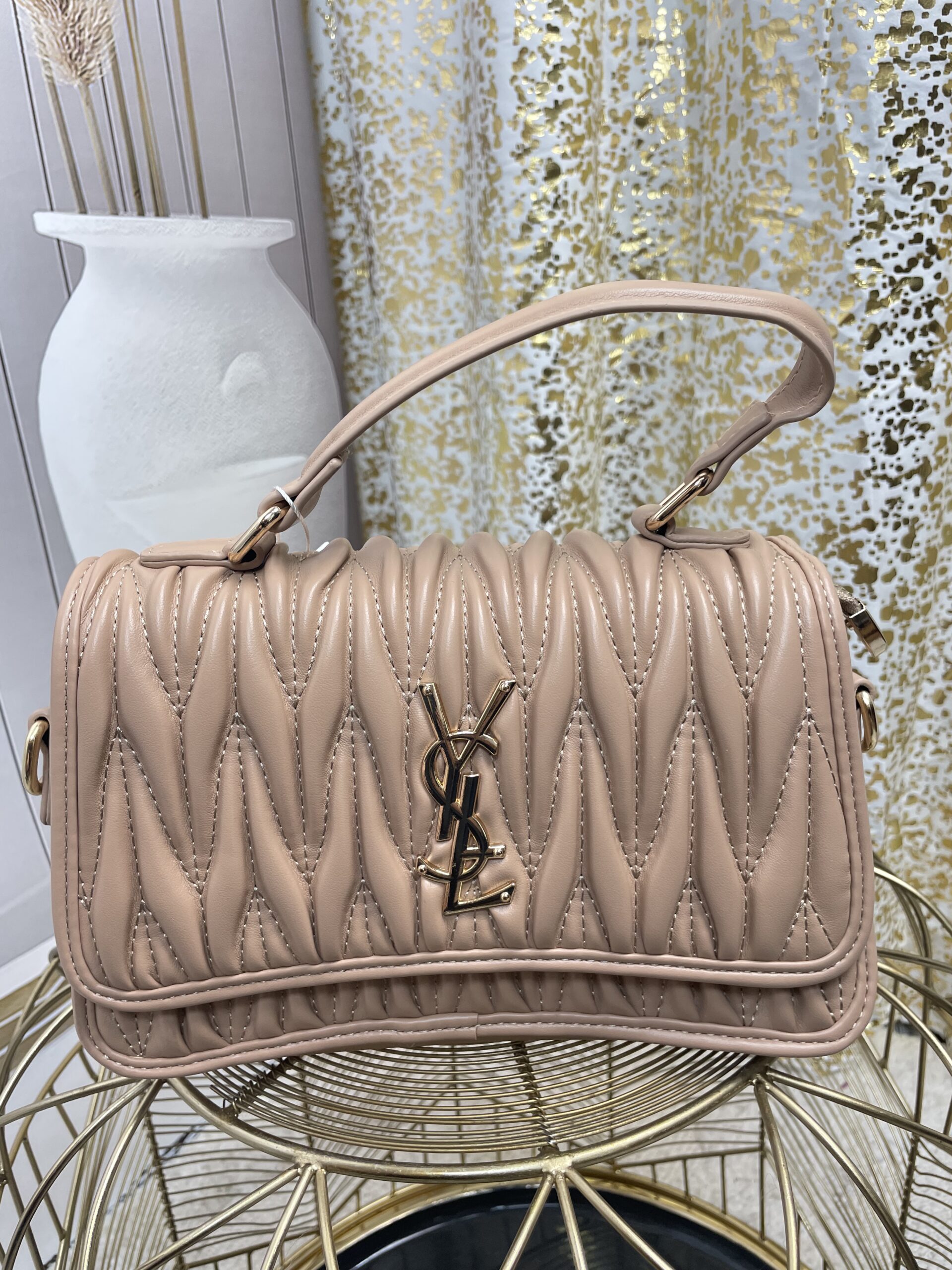 Mała Torebka Pikowana z Logowaniem Ciemny Beż Mała Torebka Pikowana z Logowaniem Ciemny Beż