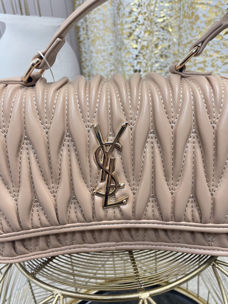 Mała Torebka Pikowana z Logowaniem Ciemny Beż