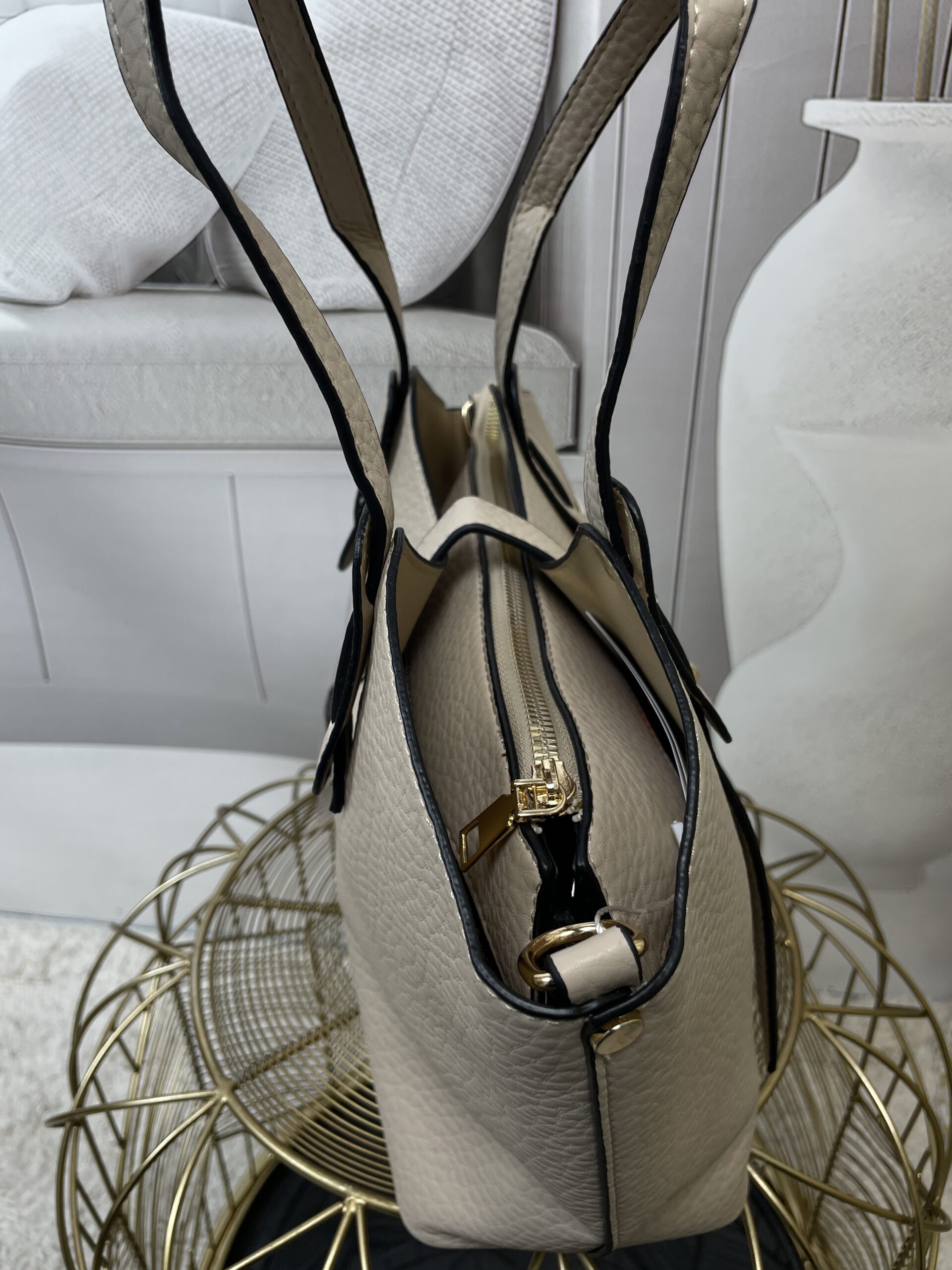 Mała Torebka ze Złotym Zapięciem Beż Mała Torebka ze Złotym Zapięciem Beż