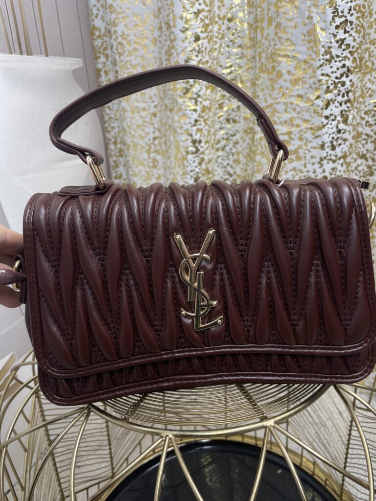 Mała Torebka Pikowana z Logowaniem Bordo