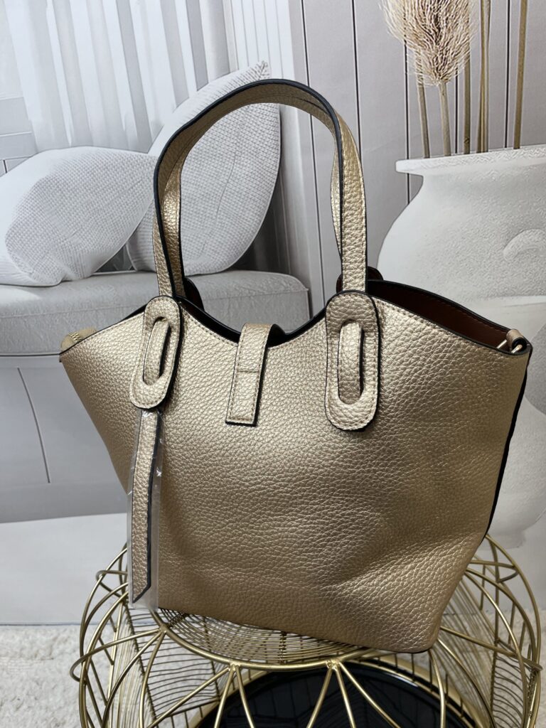 Mała Torebka ze Złotym Zapięciem Złota