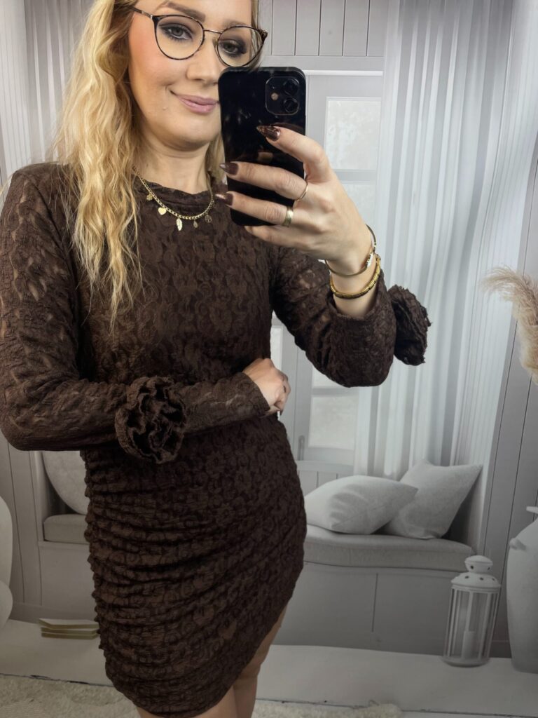 Sukienka Mini Koronkowa z Różą Czekolada Sukienka Mini Koronkowa z Różą Czekolada