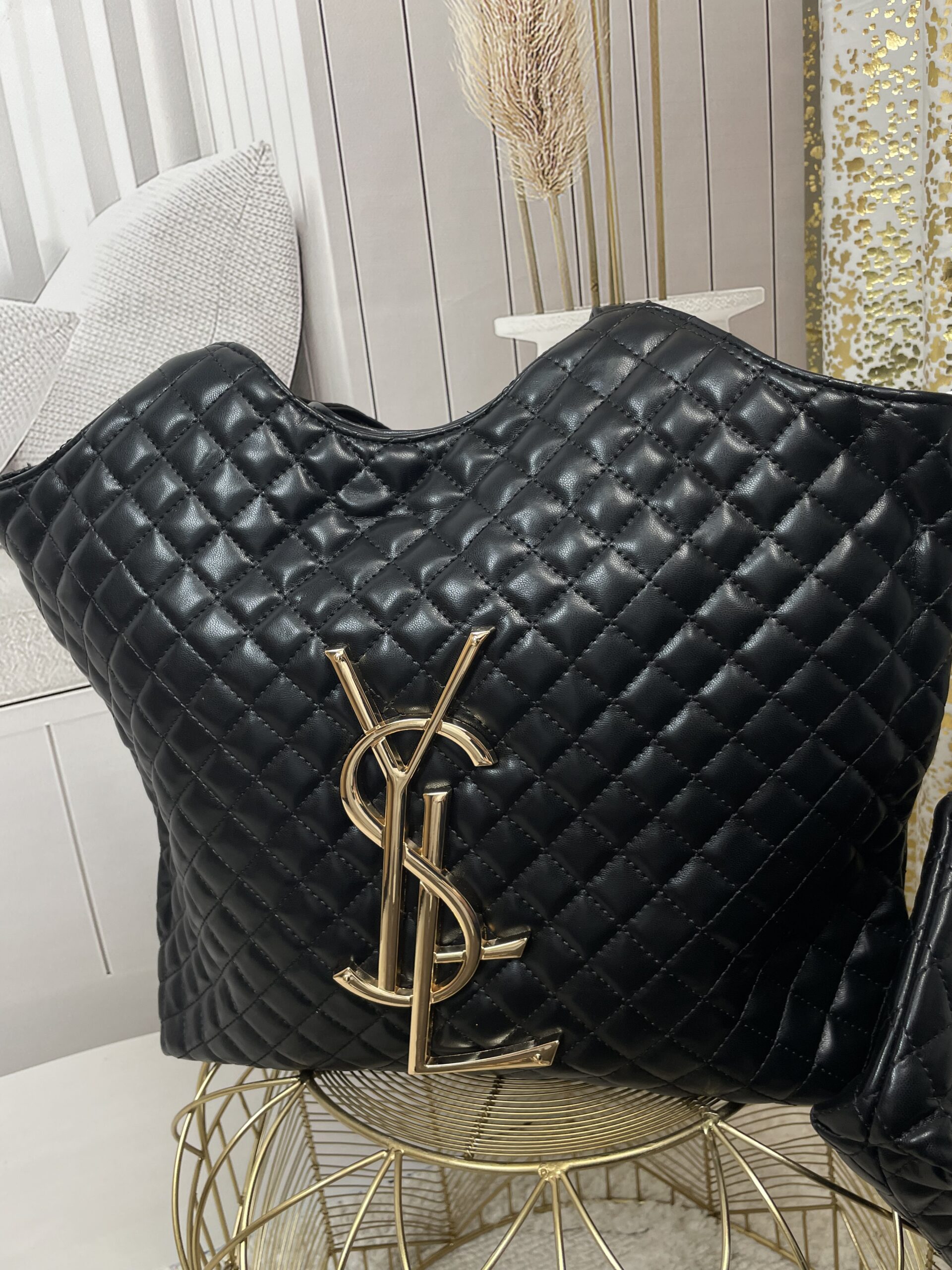 Torebka Pikowana z Logowaniem Czarna