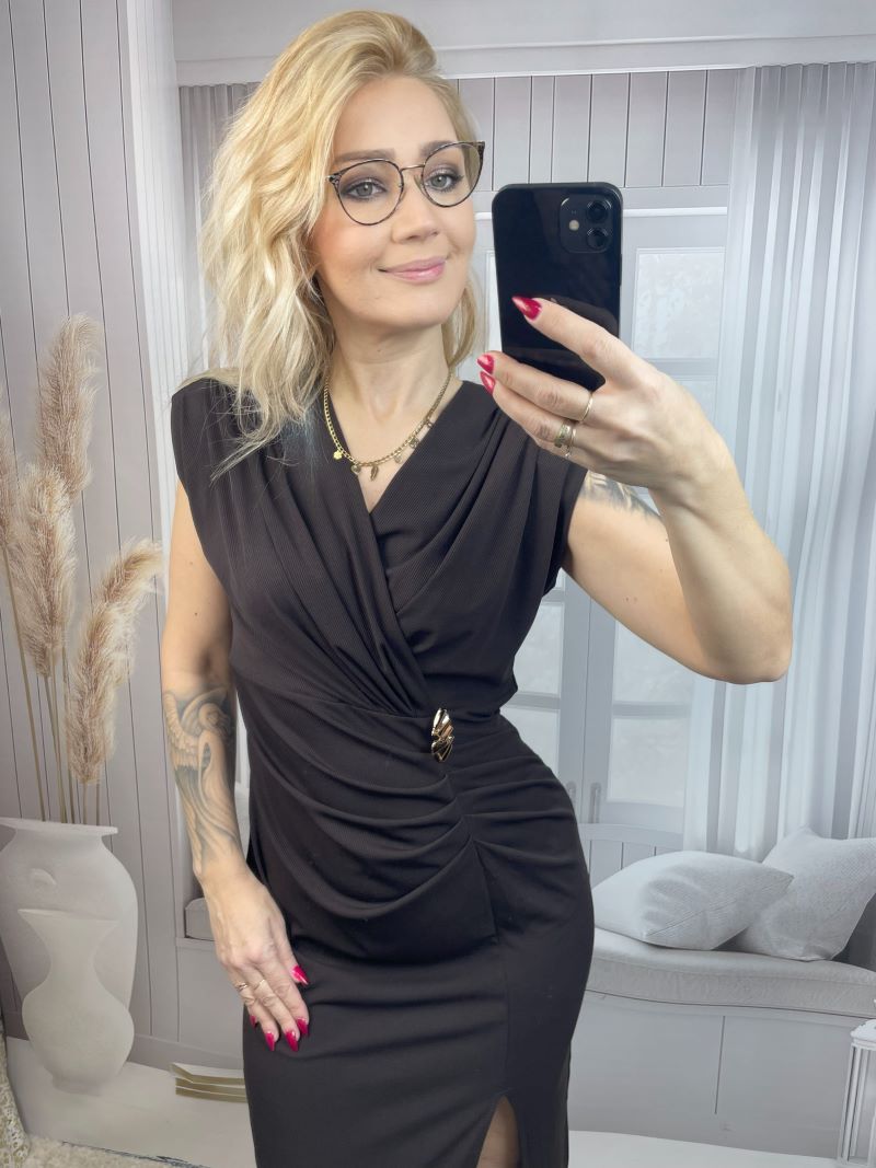 Sukienka Prążkowana z Dekoltem V Czekolada L/XL Sukienka Prążkowana z Dekoltem V Czekolada L/XL