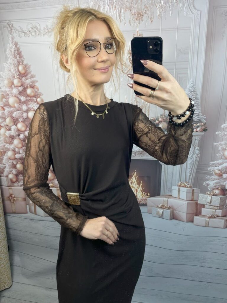 Klasyczna Sukienka Prążkowana z Rękawem Koronkowym Czekolada