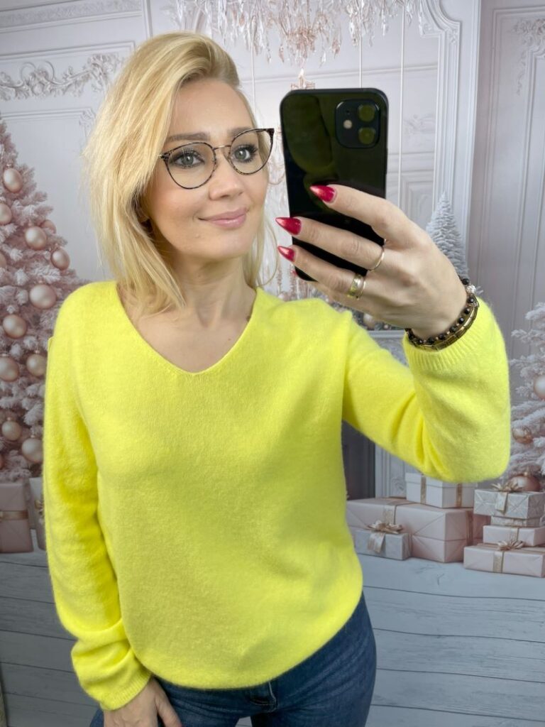 Klasyczny Sweter z Dekoltem V Kanarkowy