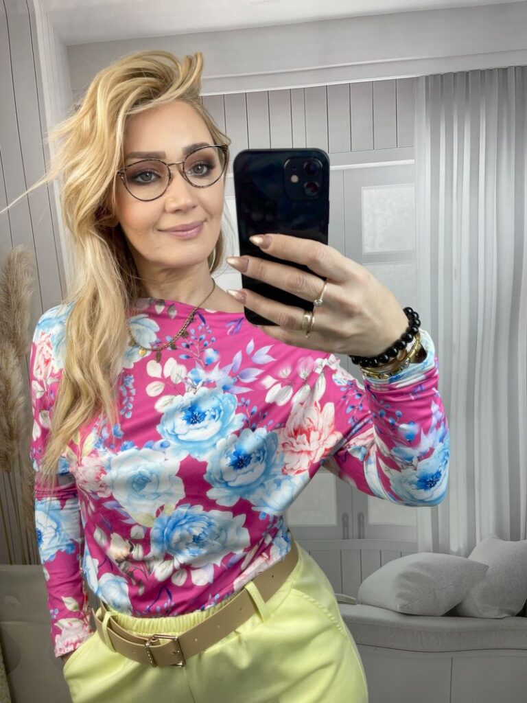 Bluzka w Błekitne Róże