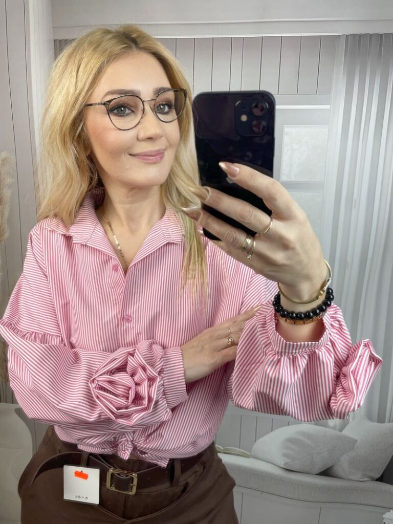 Koszula w Paski z Różą Na Mankiecie Ciemniejszy Róż