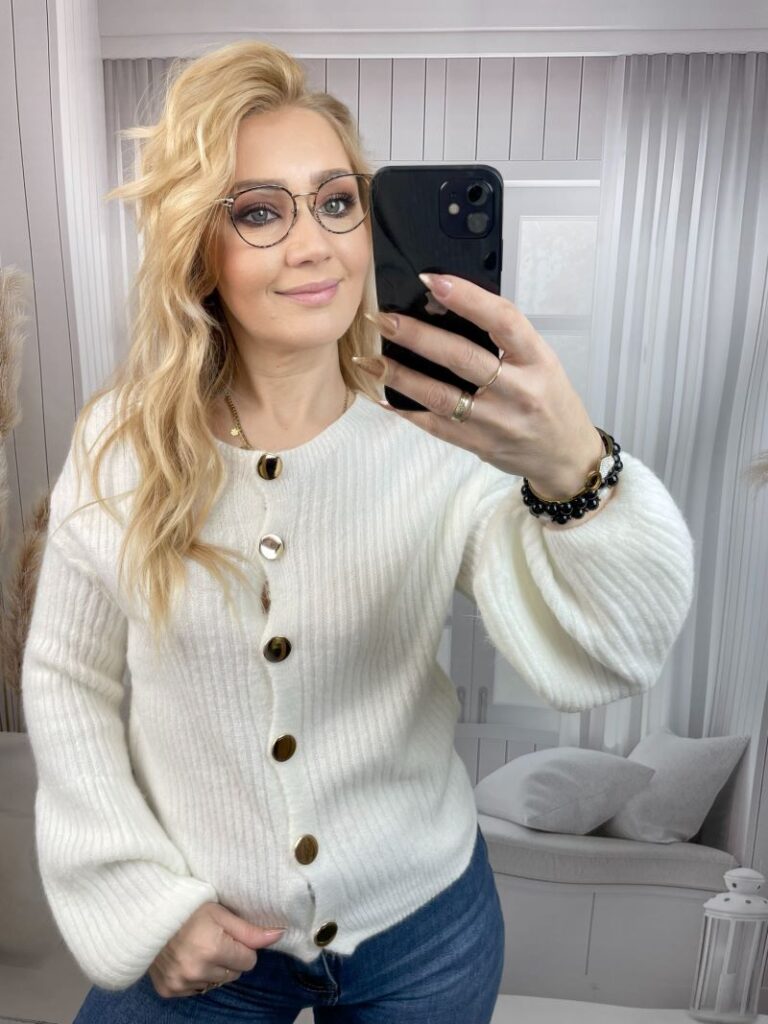 Zapinany Sweter z Rękawem Dzwonkowym Śmietanka