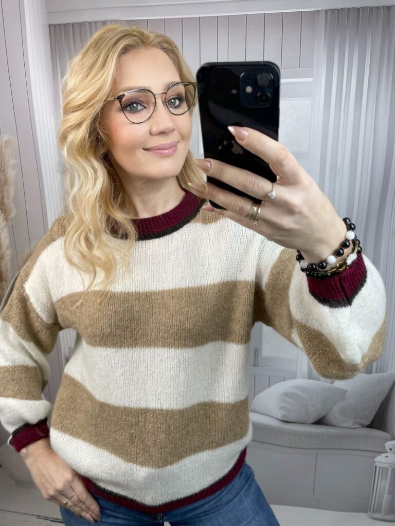 Sweter w Pasy Śmietankowo-Beżowy