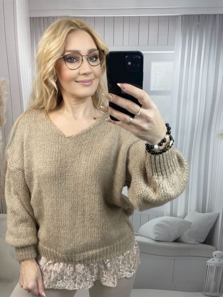 Sweter z Koronkową Falbaną z Dekoltem V Ciemny Beż