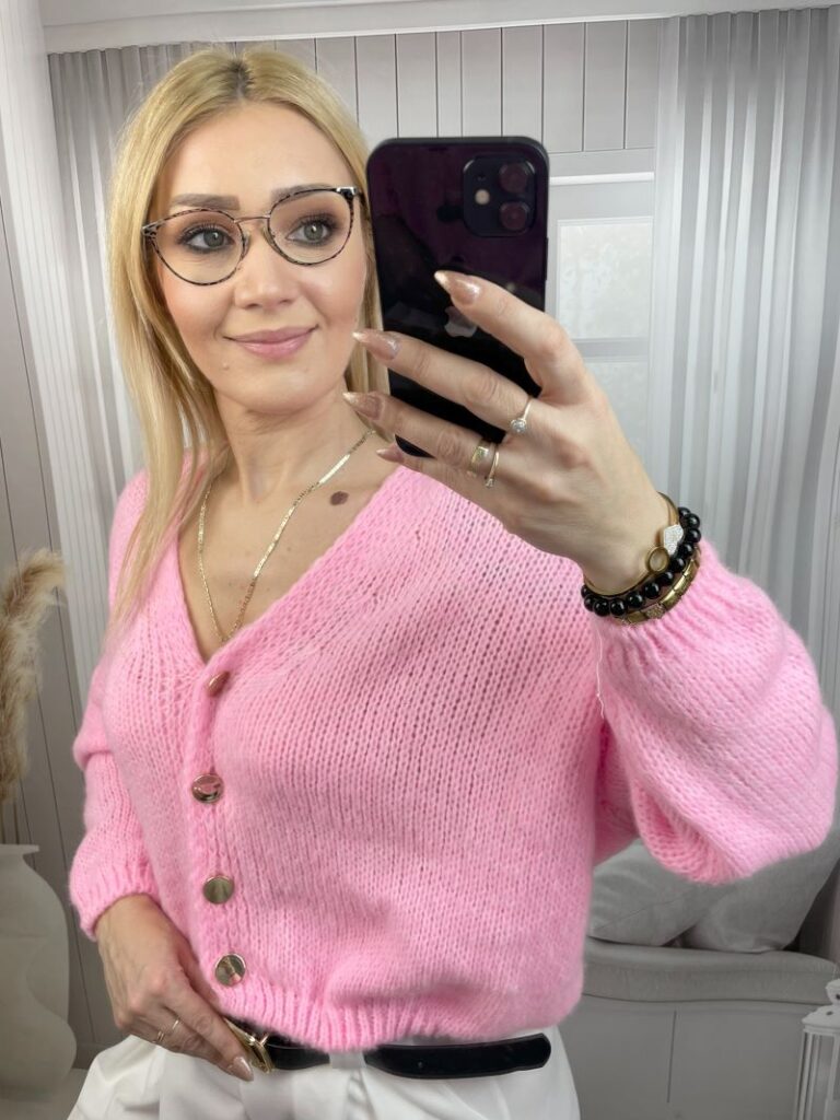 Sweter Zapinany Na Złote Guziki Różowy