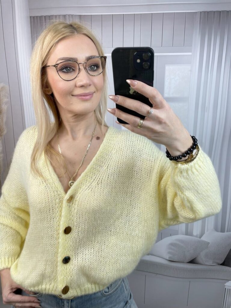 Sweter Zapinany Na Złote Guziki Żółty