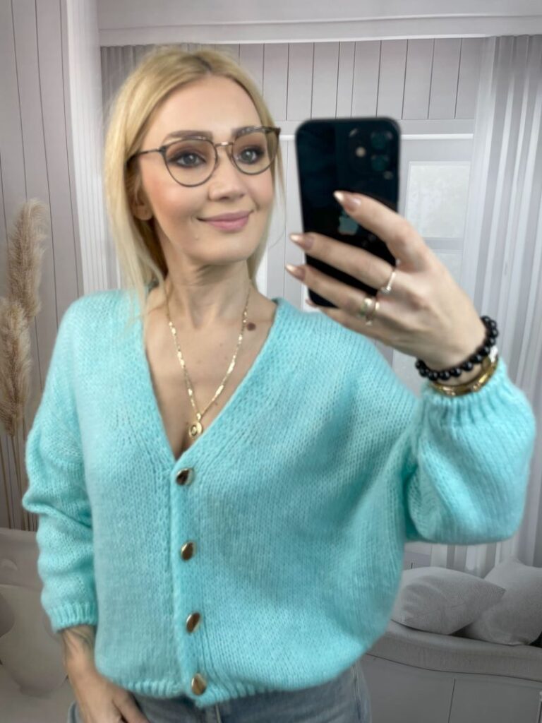 Sweter Zapinany Na Złote Guziki Mięta