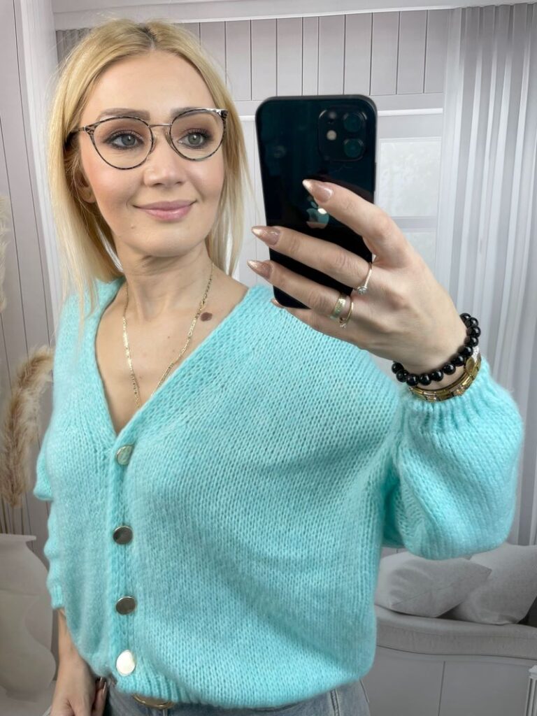 Sweter Zapinany Na Złote Guziki Mięta