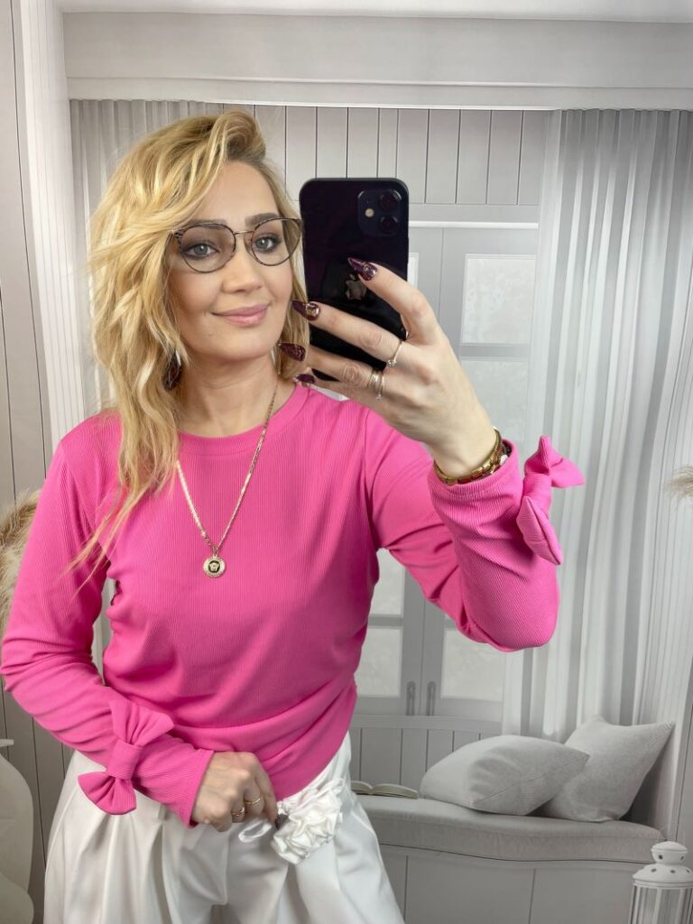 Bluzka Prążkowana z Kokardą Na Mankiecie - Róż