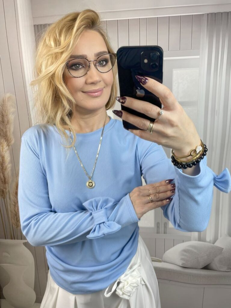 Bluzka Prążkowana z Kokardą Na Mankiecie - Błękit