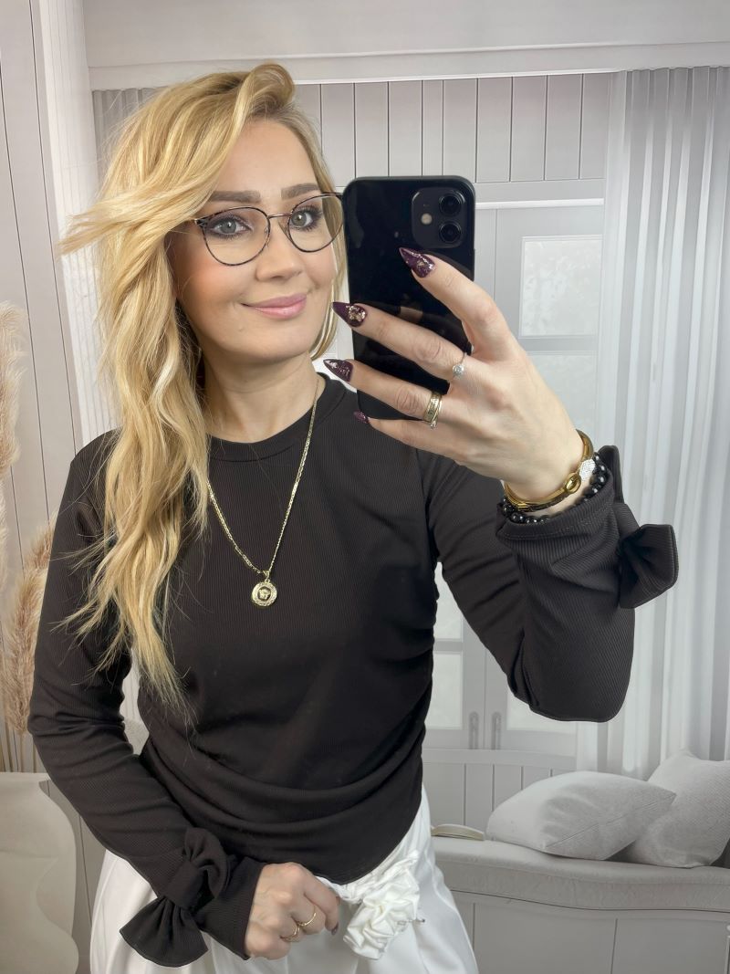 Bluzka Prążkowana z Kokardą Na Mankiecie - Czekolada Bluzka Prążkowana z Kokardą Na Mankiecie - Czekolada