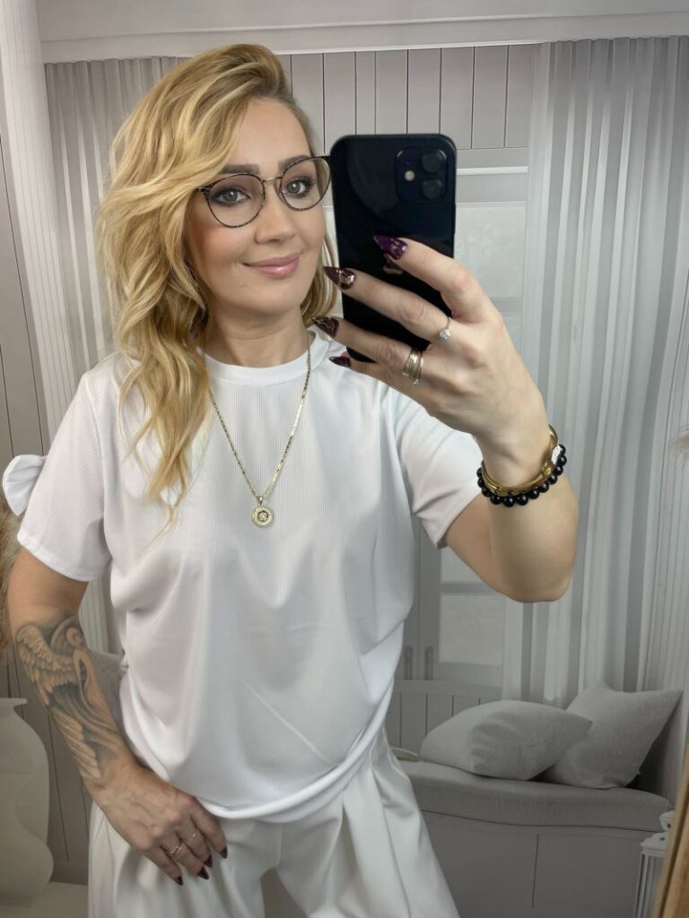 Bluzka Prążkowana z Kokardą Na Rękawie - Biała