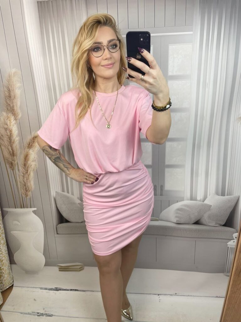 Sukienka Prążkowana z Okrągłym Dekoltem - Pudrowy Róż L/XL