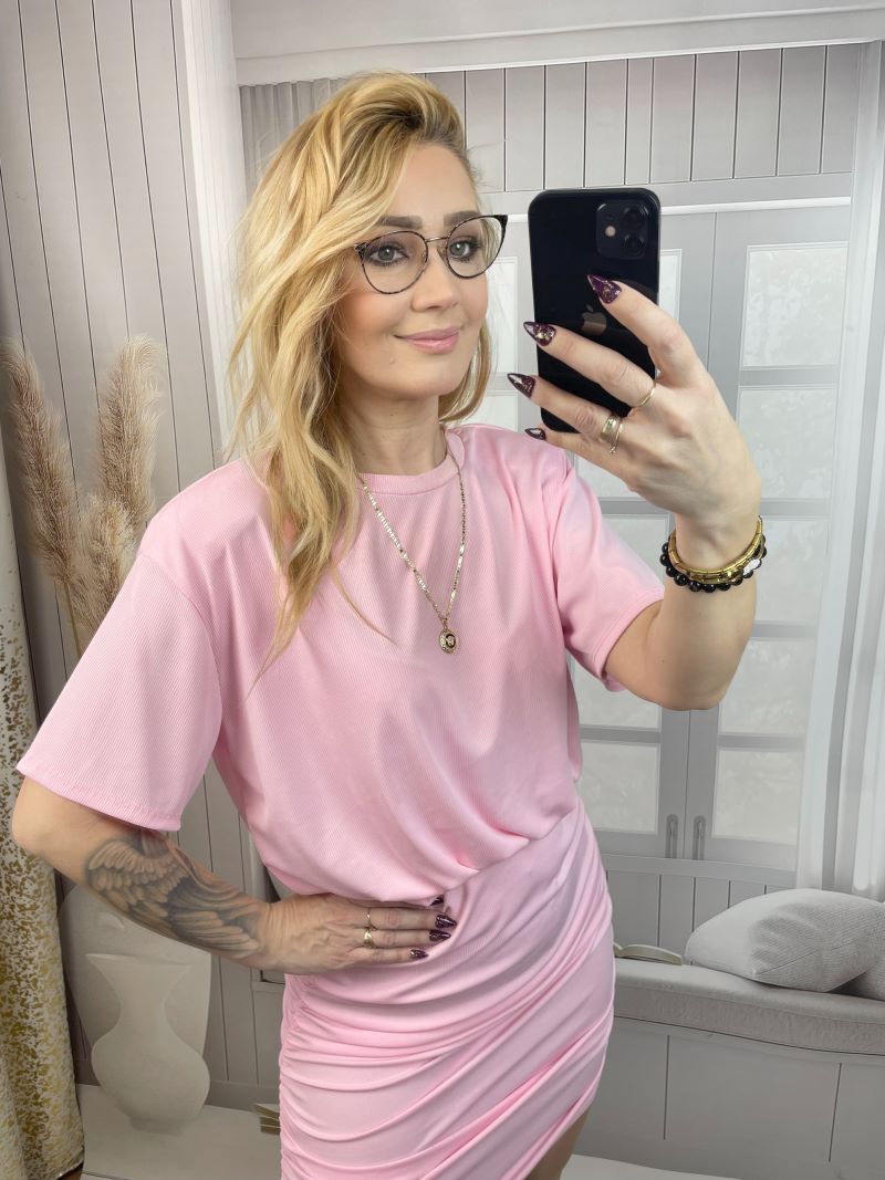 Sukienka Prążkowana z Okrągłym Dekoltem - Pudrowy Róż L/XL Sukienka Prążkowana z Okrągłym Dekoltem - Pudrowy Róż L/XL