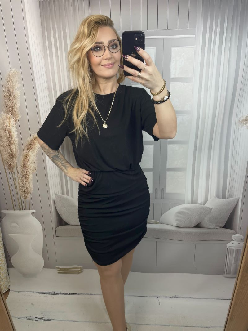 Sukienka Prążkowana z Okrągłym Dekoltem - Czarna L/XL Sukienka Prążkowana z Okrągłym Dekoltem - Czarna L/XL