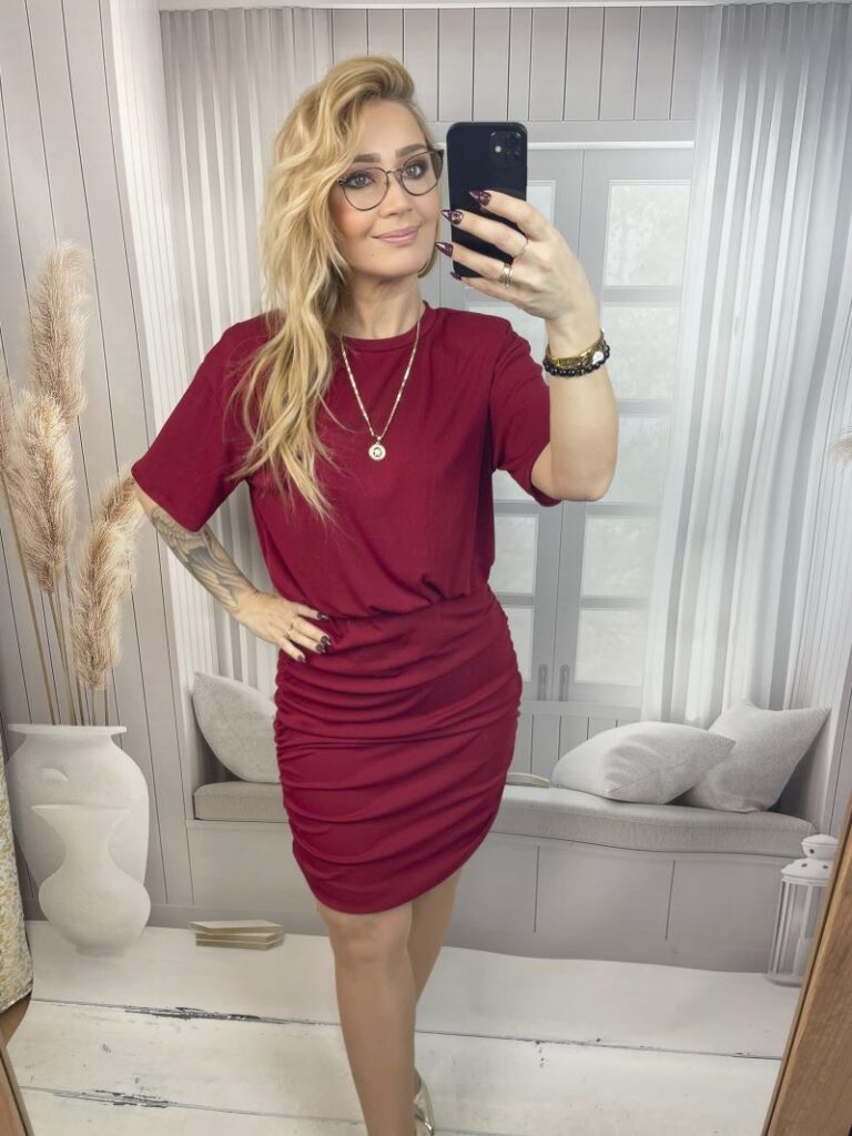 Sukienka Prążkowana z Okrągłym Dekoltem - Bordo L/XL