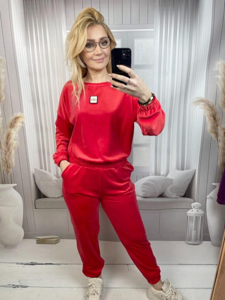 Dres Welurowy z Okrągłym Dekoltem - Czerwień