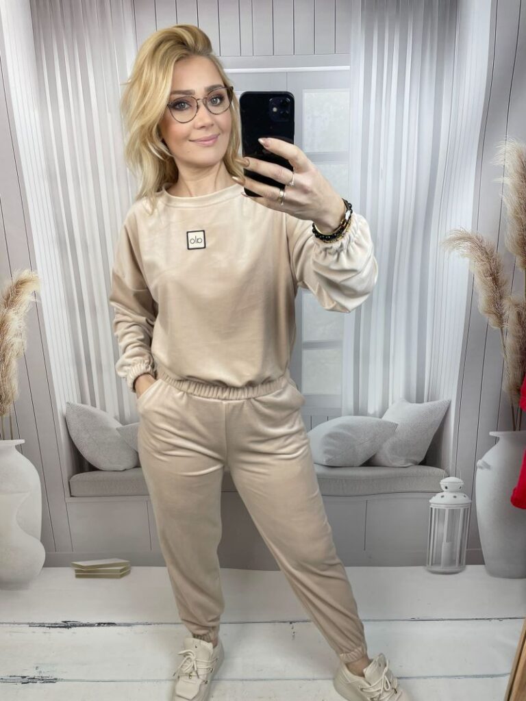 Dres Welurowy z Okrągłym Dekoltem - Jasny Beż