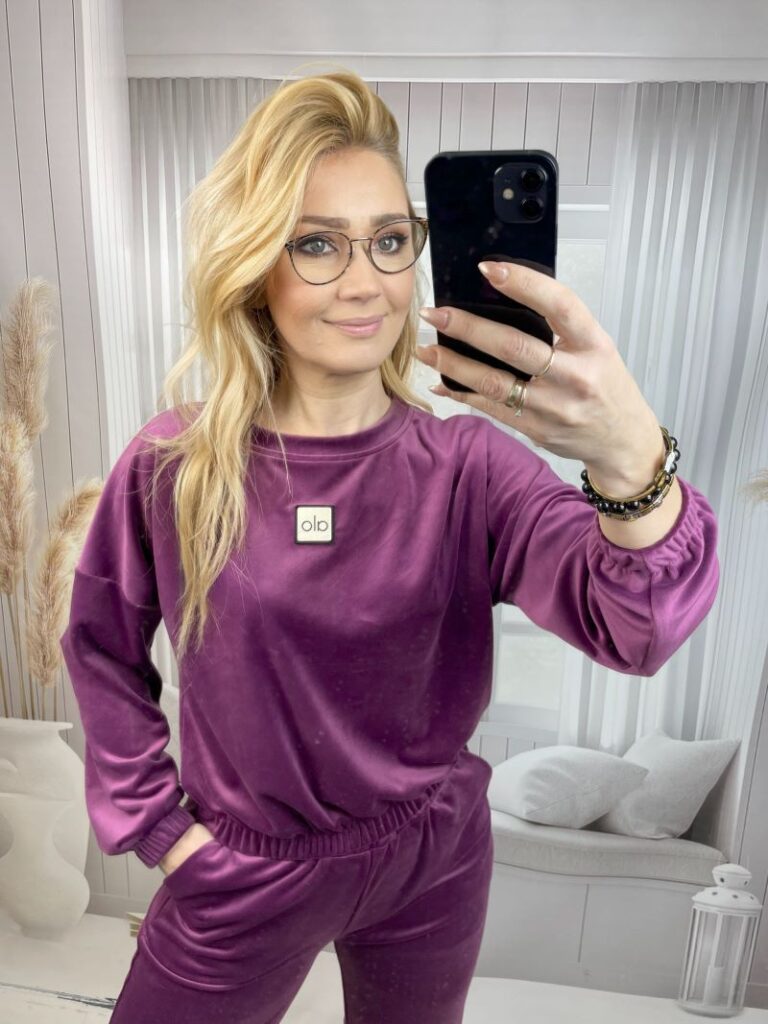 Dres Welurowy z Okrągłym Dekoltem - Fiolet