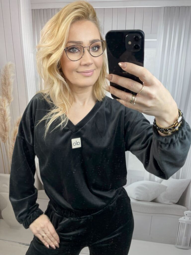 Dres Welurowy z Dekoltem V - Czarny