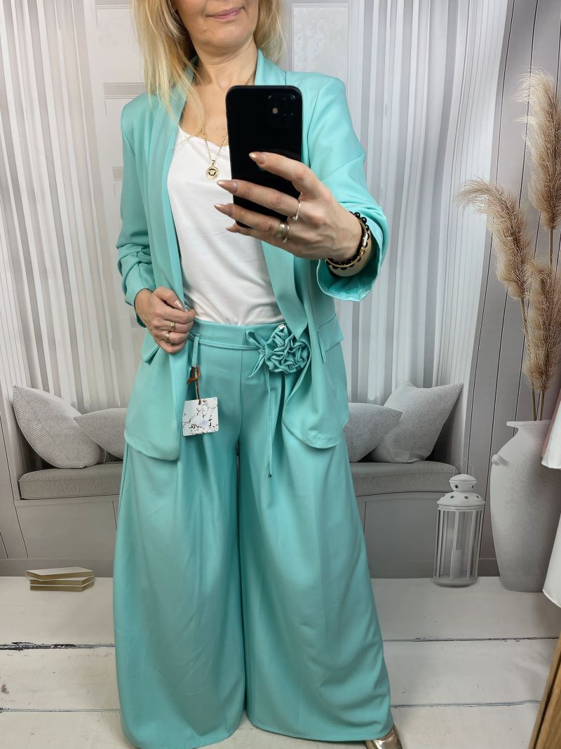 Spodnie Szwedy z Kwiatem - Mięta Spodnie Szwedy z Kwiatem - Mięta