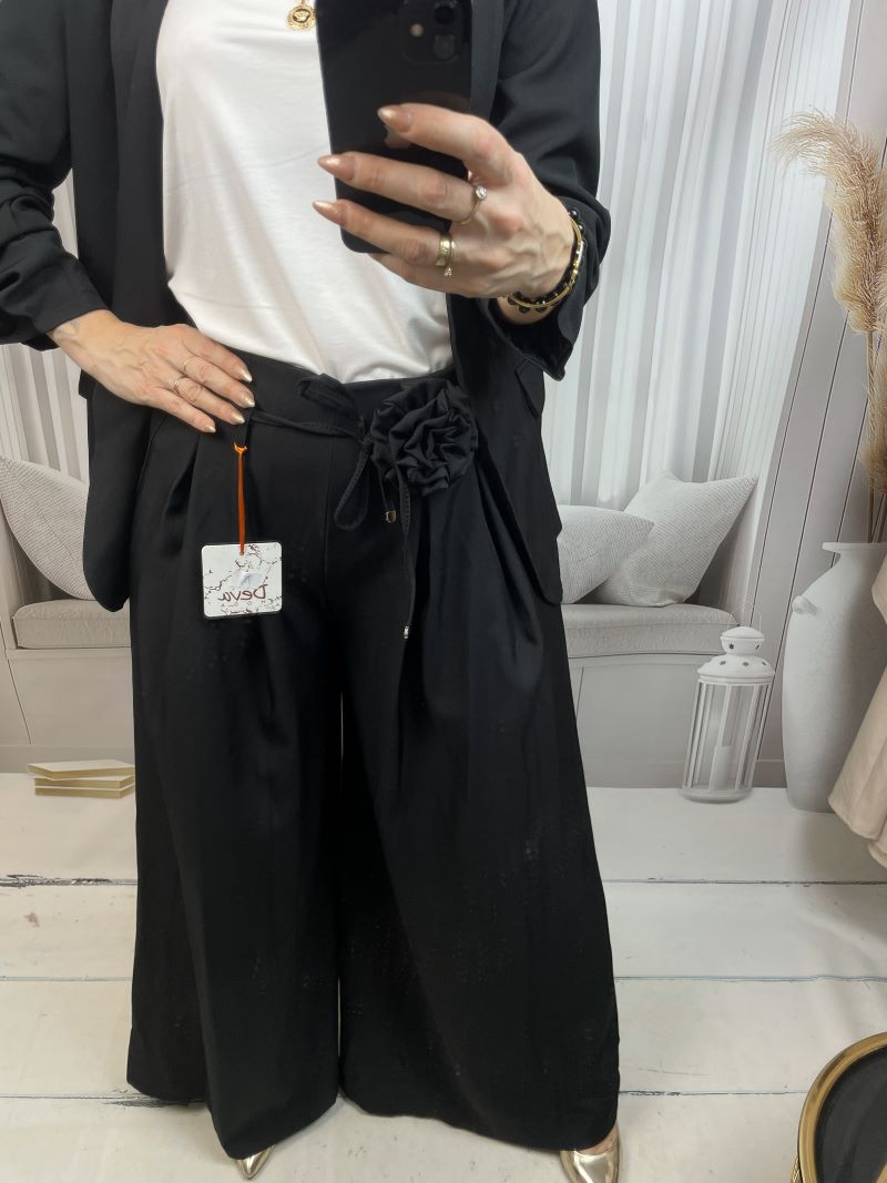 Spodnie Szwedy z Kwiatem - Czarne Spodnie Szwedy z Kwiatem - Czarne