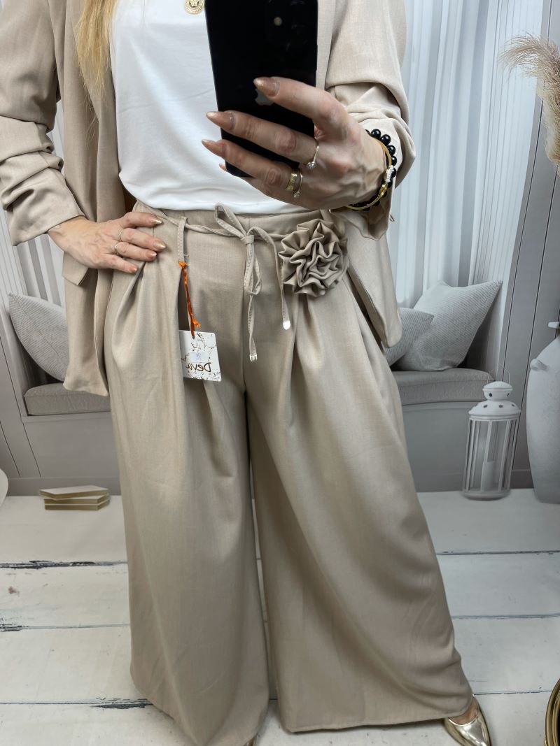 Spodnie Szwedy z Kwiatem - Beż Spodnie Szwedy z Kwiatem - Beż