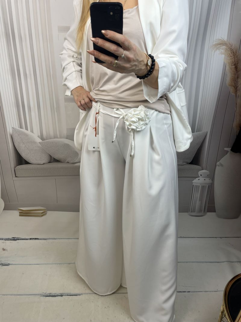 Spodnie Szwedy z Kwiatem - Śmietanka Spodnie Szwedy z Kwiatem - Śmietanka