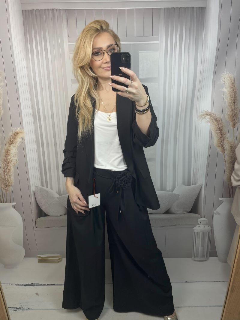 Spodnie Szwedy z Kwiatem - Czarne Spodnie Szwedy z Kwiatem - Czarne