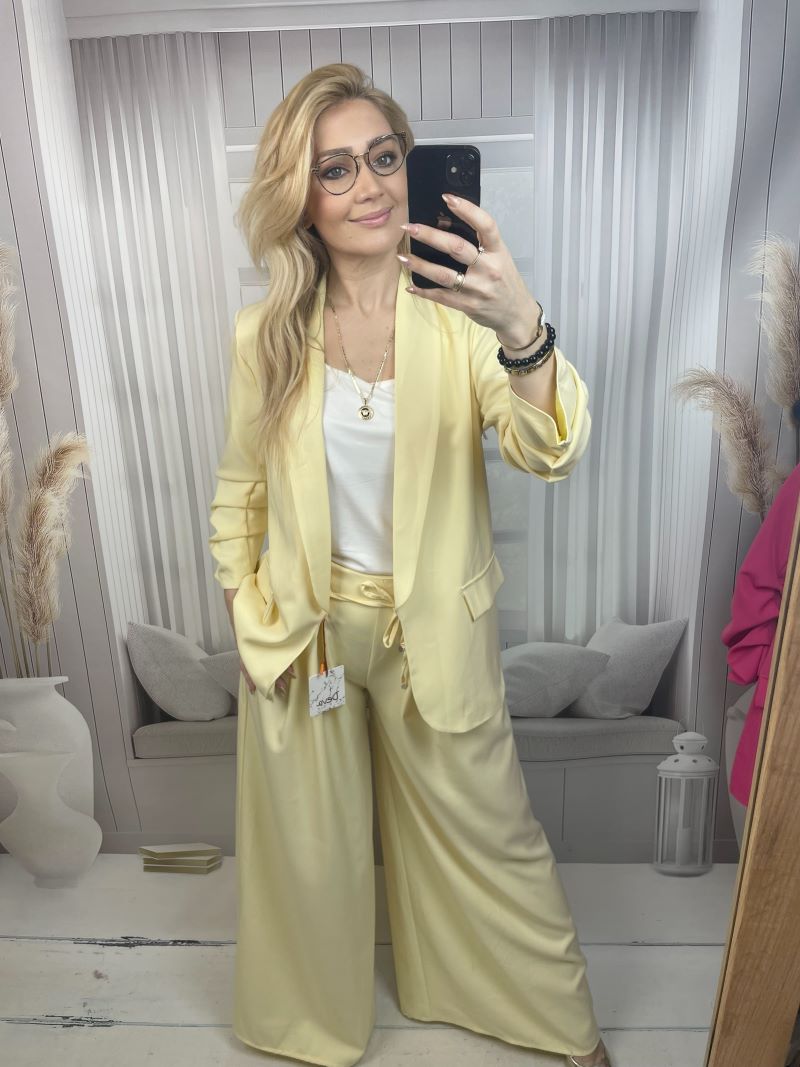 Spodnie Szwedy z Kwiatem - Pastelowy Żółty Spodnie Szwedy z Kwiatem - Pastelowy Żółty