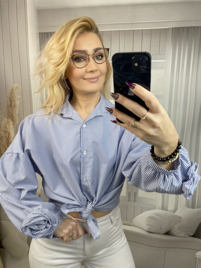 Koszula w Paski z Różą Na Mankiecie Niebieska