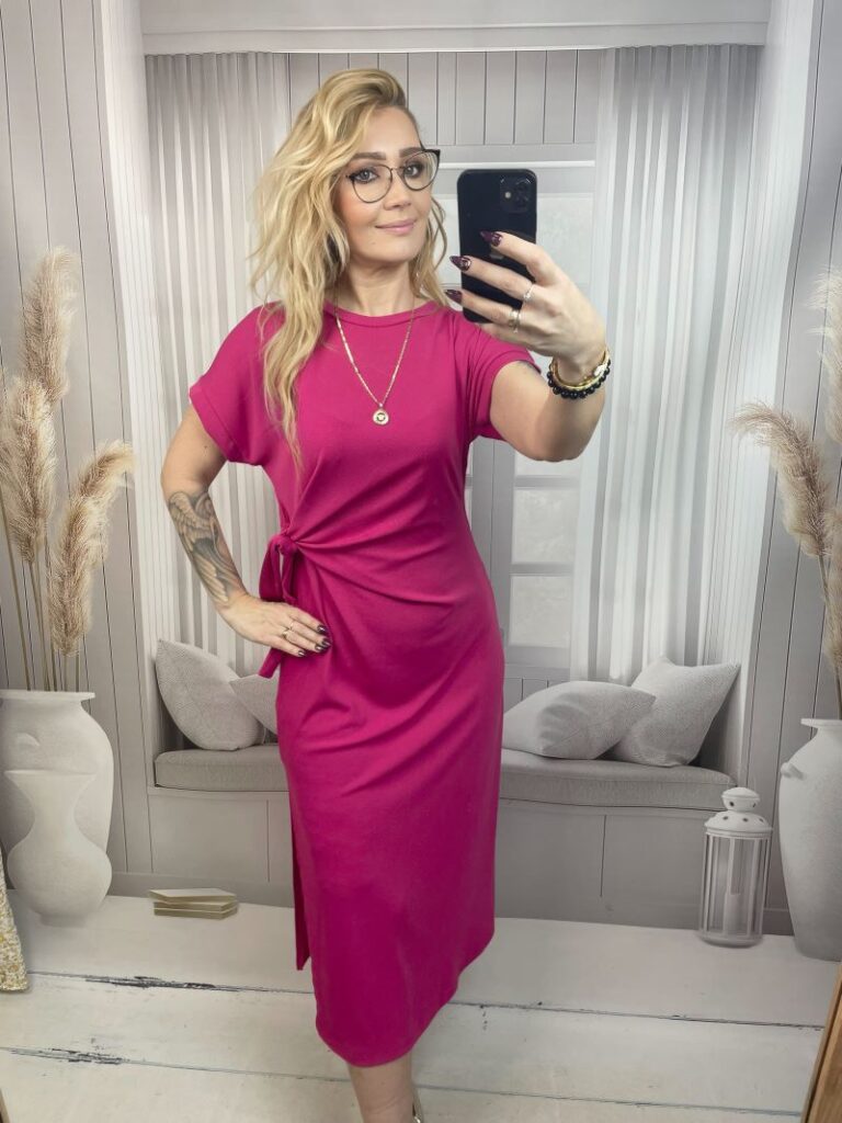 Klasyczna Sukienka Prążkowana z Wiązaniem na Boku - Fuksja S/M