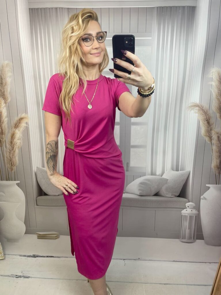 Klasyczna Sukienka Prążkowana z Klamrą - Fuksja L/XL