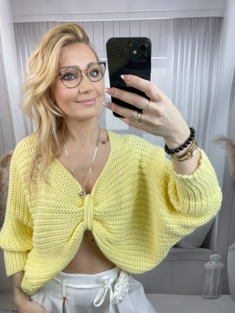 Sweter z Motyl - Pastelowy Żółty