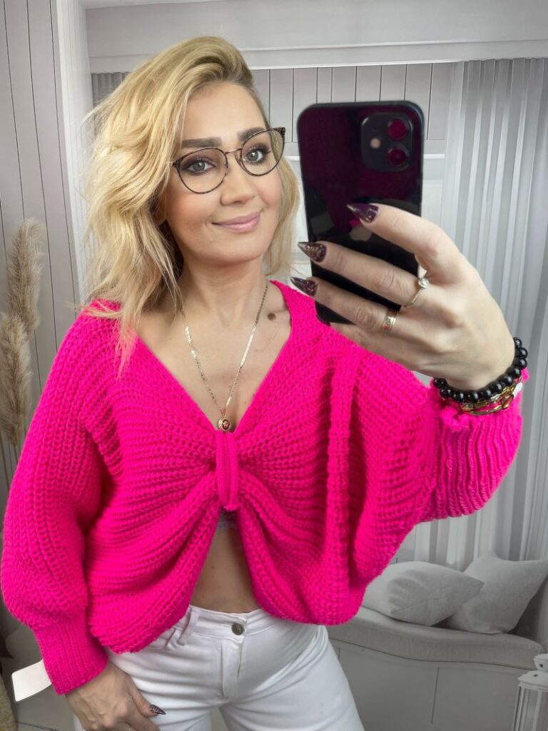 Sweter z Motyl - Neonowy Róż Sweter z Motyl - Neonowy Róż