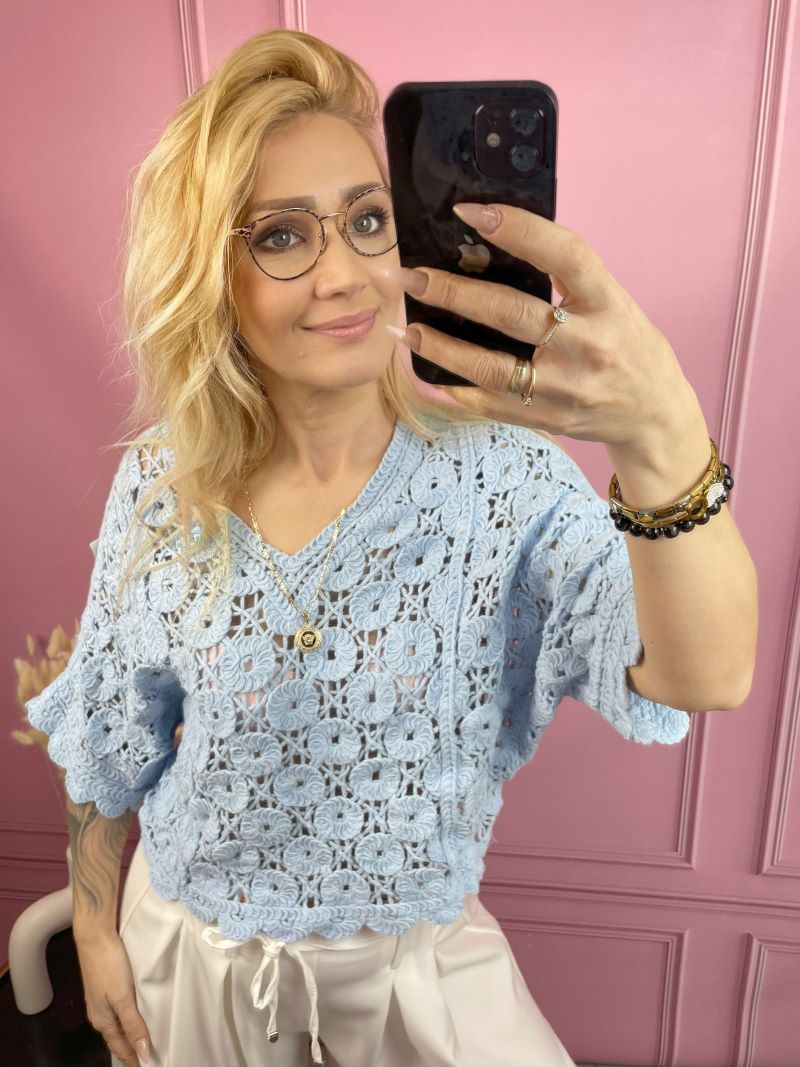 Bluzka Ażurowa z Dekoltem V - Błękit Bluzka Ażurowa z Dekoltem V - Błękit