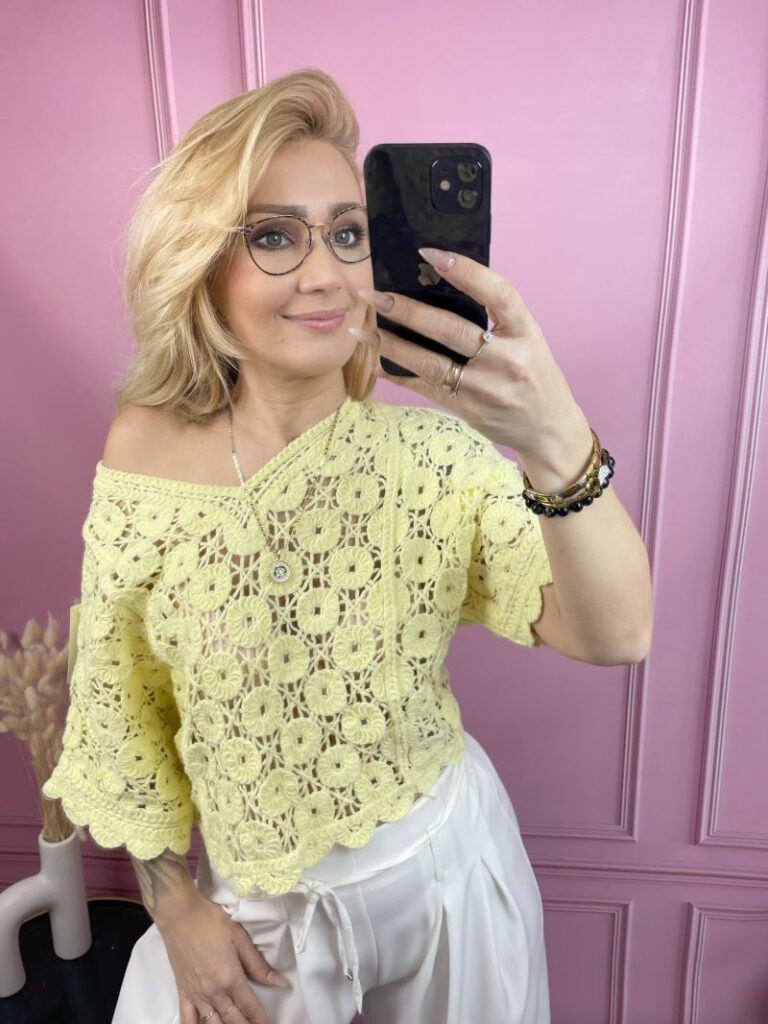 Bluzka Ażurowa z Dekoltem V - Żółta